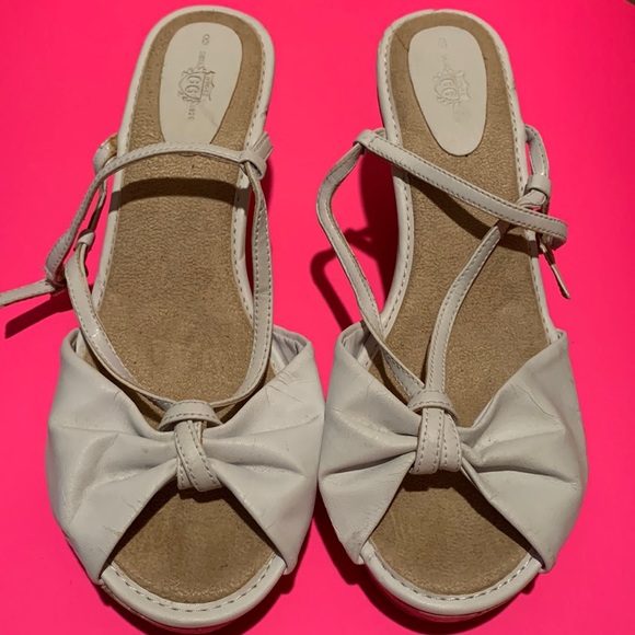 Route 66 size 8 white strappy wedges sandals - Picture 1 of 8